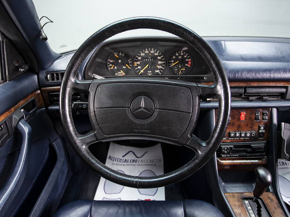 Image 15/34 de Mercedes-Benz 500 SEC (1984)