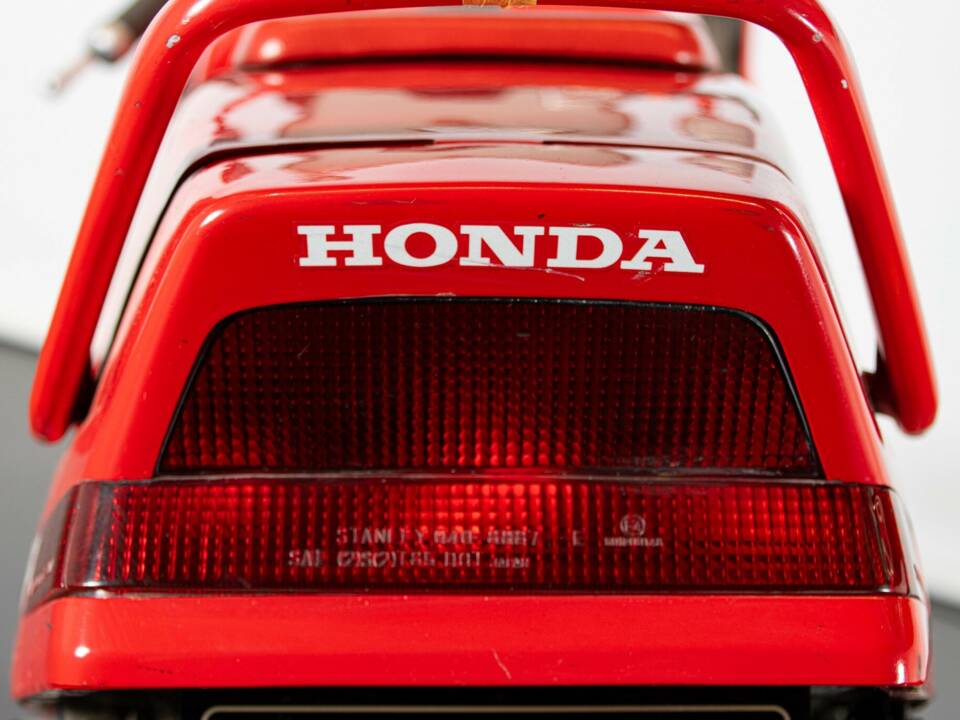 Bild 38/50 von Honda DUMMY (1988)