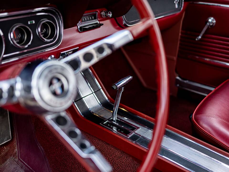 Image 42/50 of Ford Mustang 200 (1966)