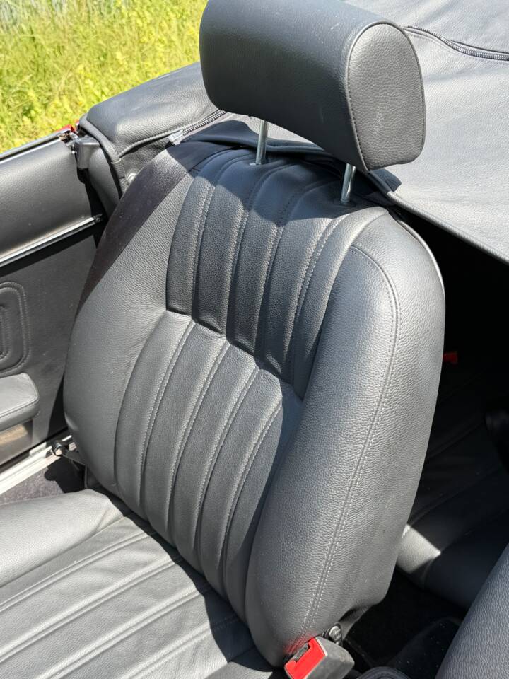 Image 18/51 of FIAT 124 Spider CS2 (1982)