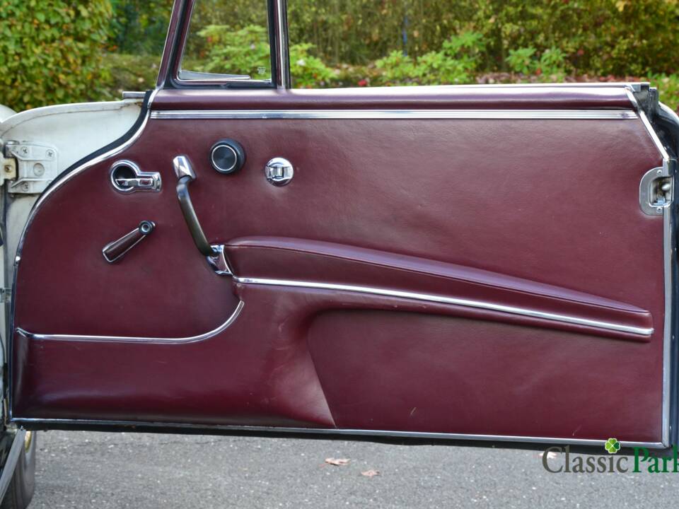 Image 16/50 of Mercedes-Benz 250 SE (1966)