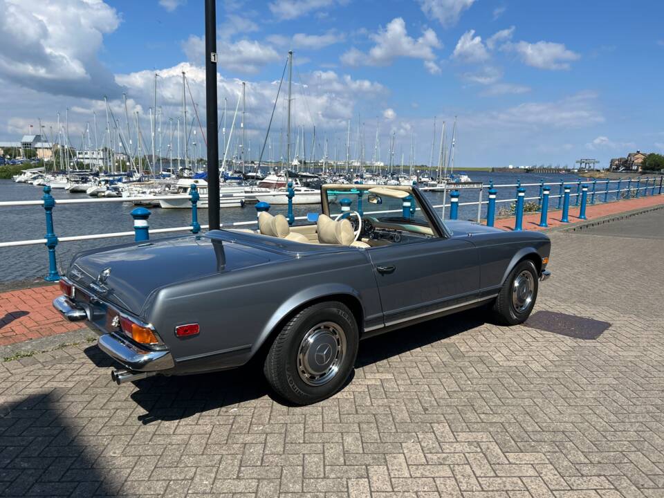 Image 36/39 of Mercedes-Benz 280 SL (1971)