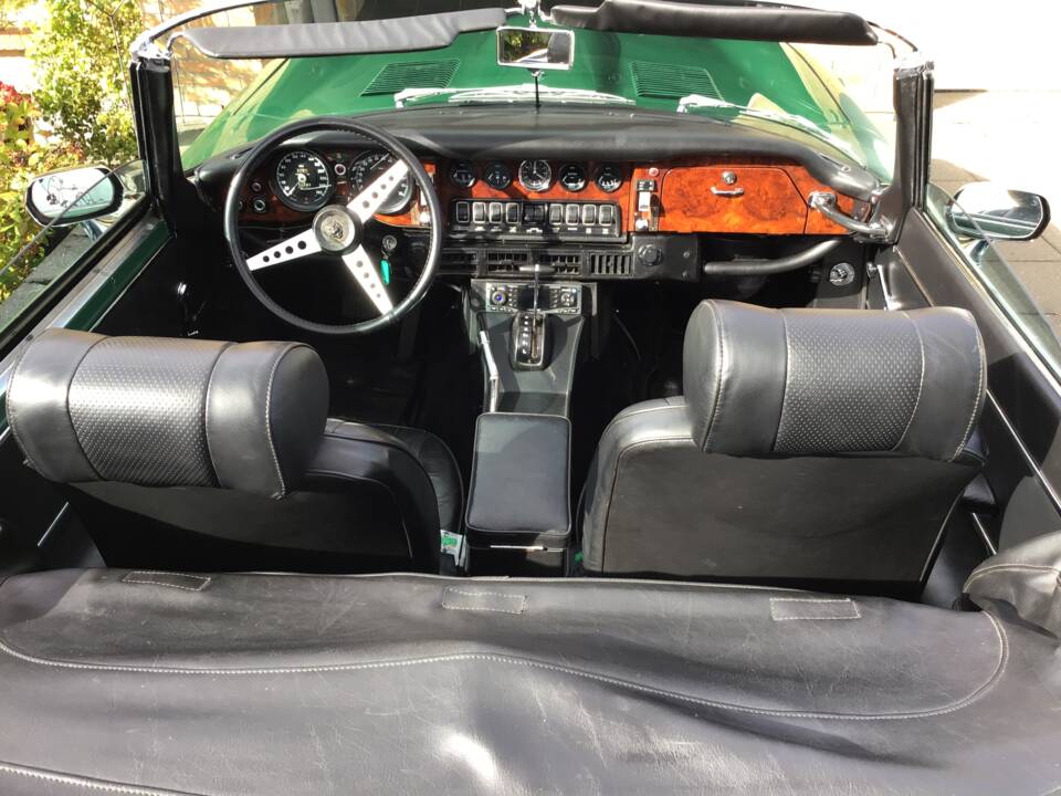 Image 15/22 de Jaguar Type E V12 (1974)