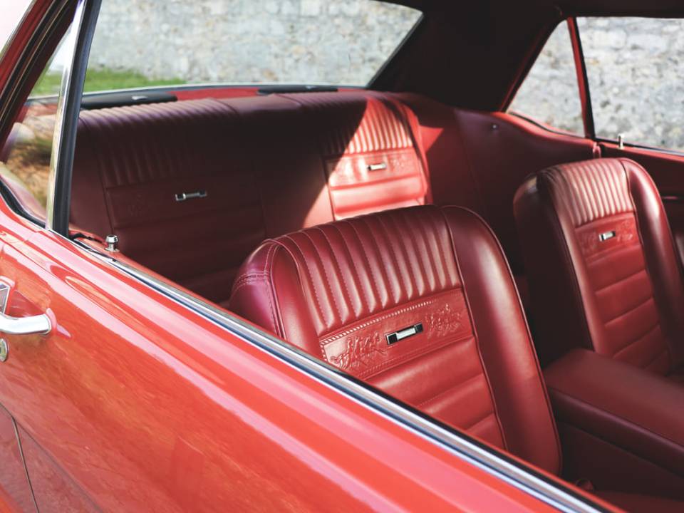 Ford Mustang coupé V8 seats