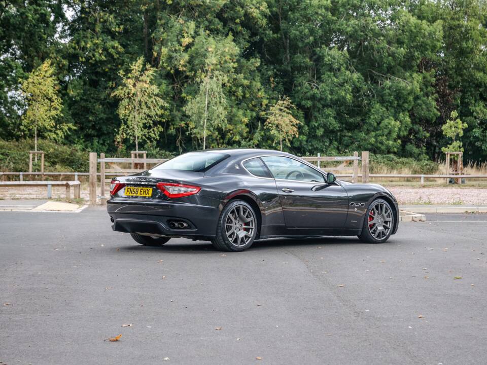 Image 20/43 of Maserati GranTurismo 4.2 (2008)