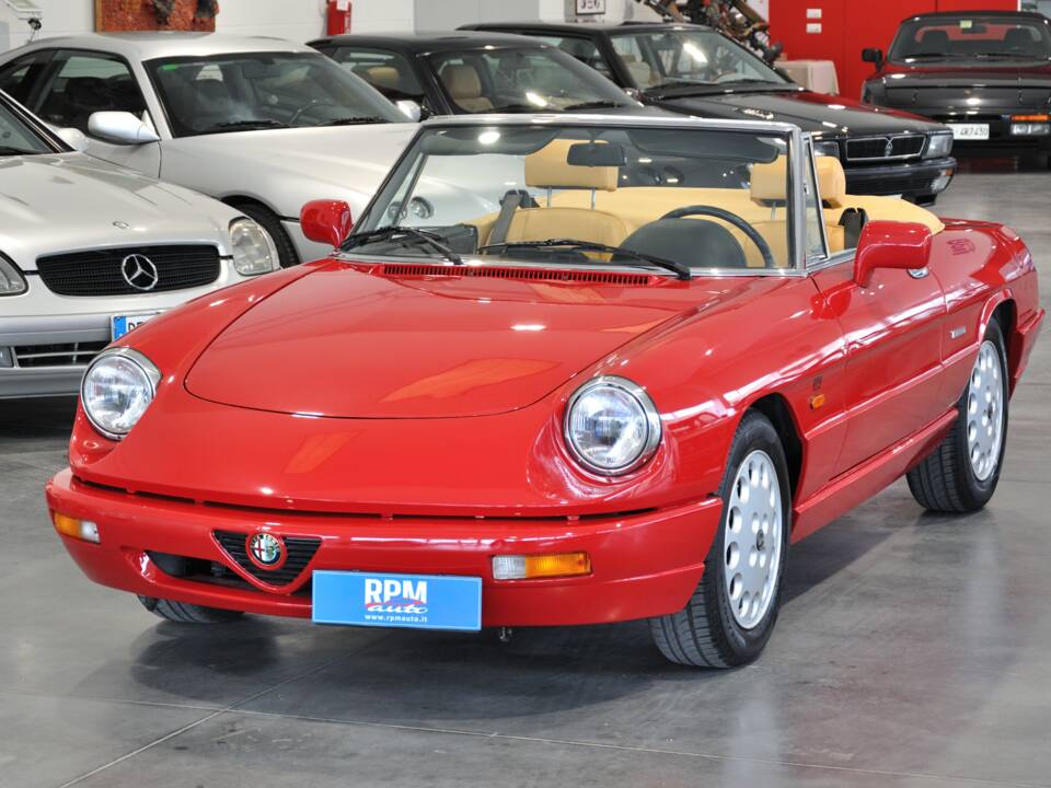 Imagen 3/30 de Alfa Romeo 1.6 Spider (1992)