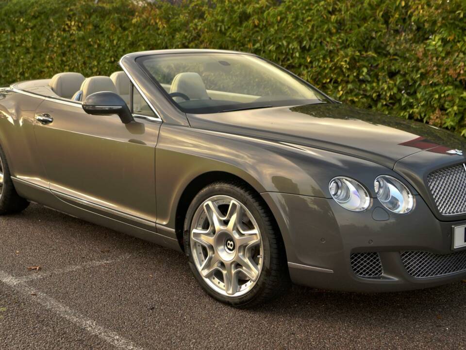 Image 6/50 of Bentley Continental GTC (2011)