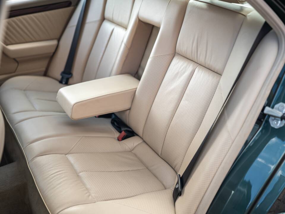 Bild 52/74 von Mercedes-Benz C 280 (1993)