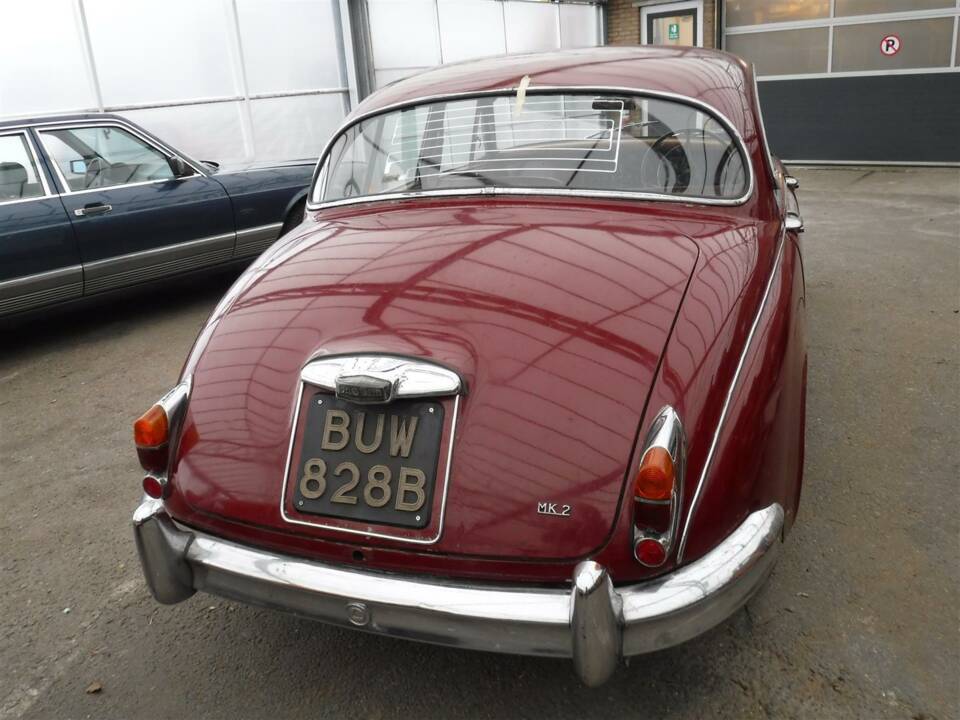 Image 27/31 of Jaguar Mk II 2.4 (1965)