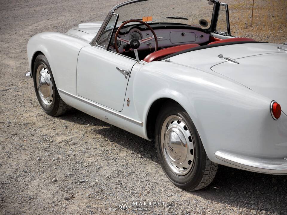 Image 51/70 of Lancia Aurelia B24 Convertible (1957)