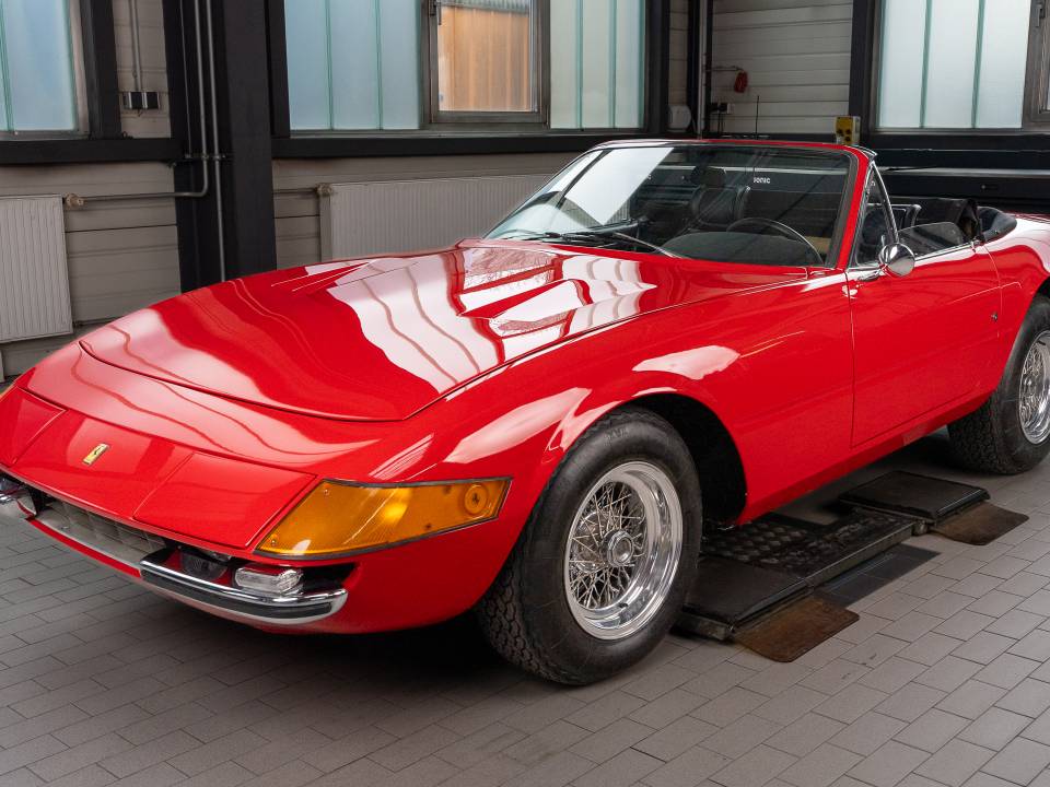Image 1/25 de Ferrari 365 GTS&#x2F;4 Daytona (1970)
