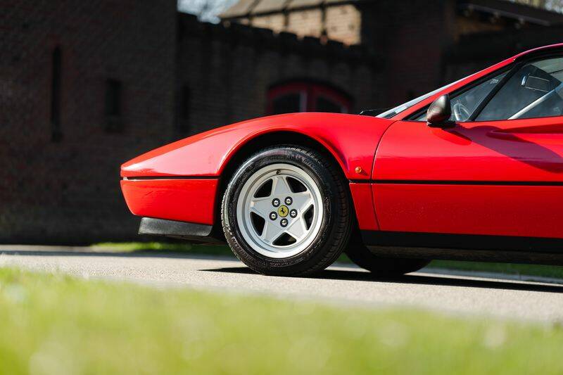 Image 6/33 of Ferrari 208 GTB Turbo (1987)