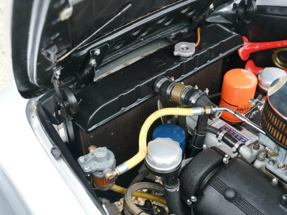 Image 37/50 of Ferrari 250 GT/E (1964)