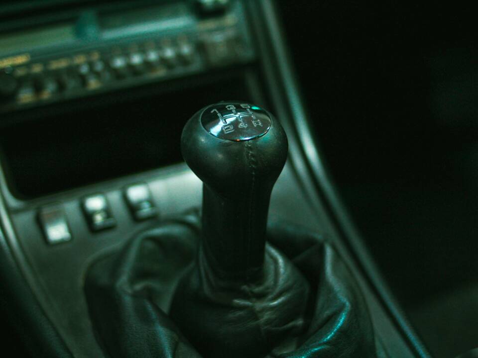 Image 36/45 of Porsche 944 S2 (1989)
