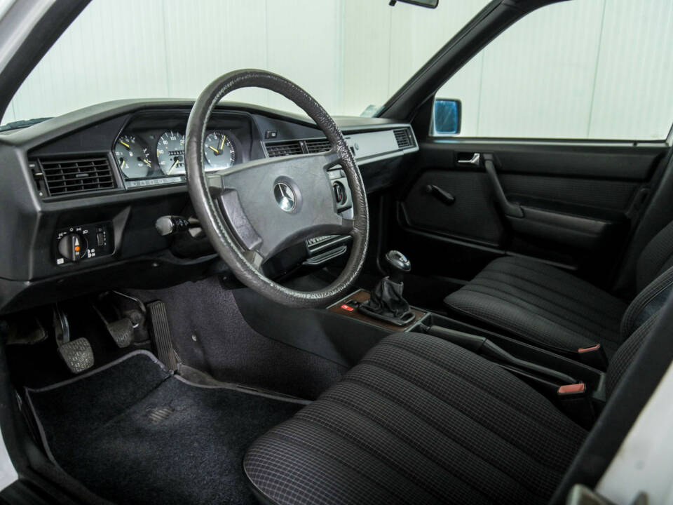 Bild 11/50 von Mercedes-Benz 190 D (1986)