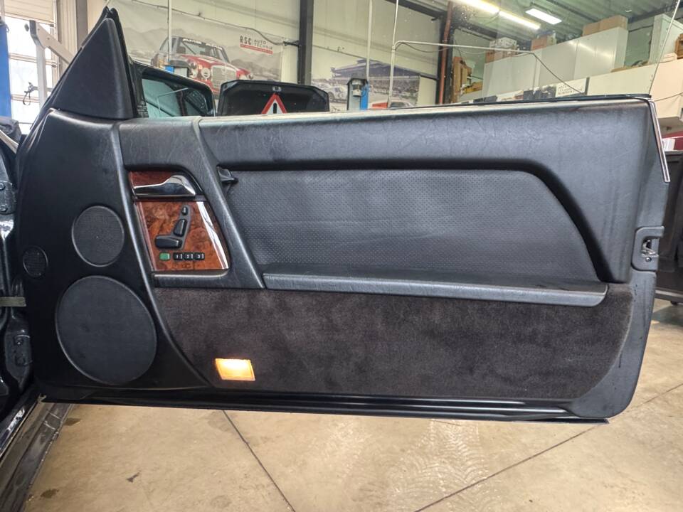 Imagen 25/46 de Mercedes-Benz 500 SL 6.0 AMG (1992)