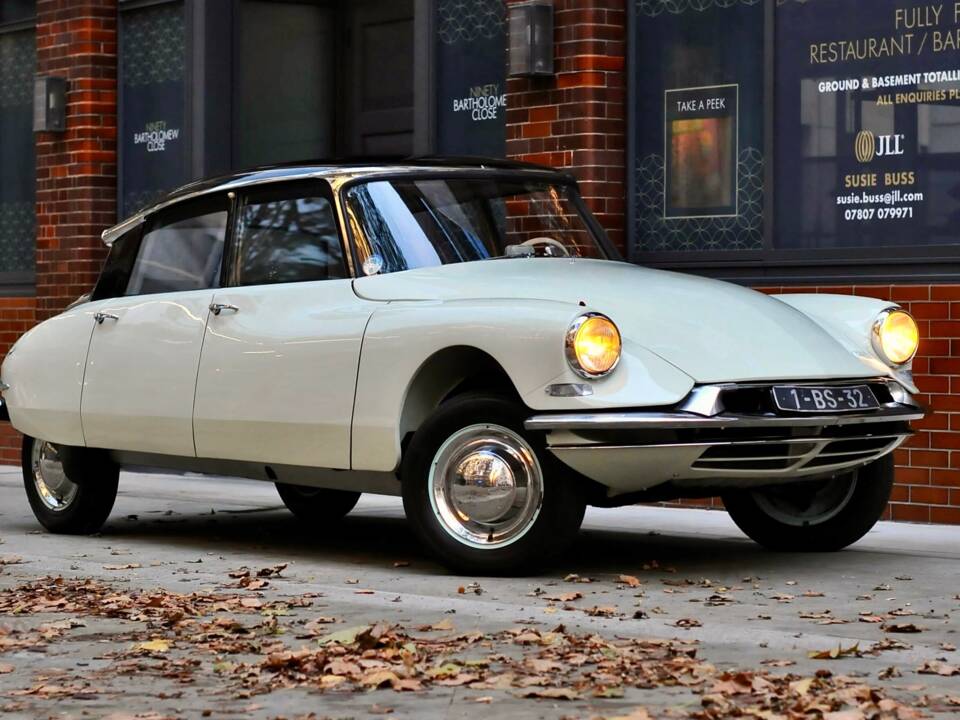 Image 12/56 of Citroën DS 19 (1958)