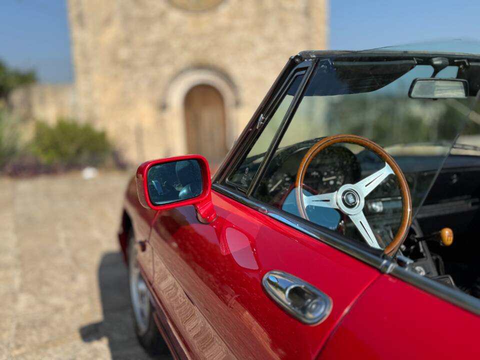 Bild 20/29 von Alfa Romeo 1.6 Spider (1992)