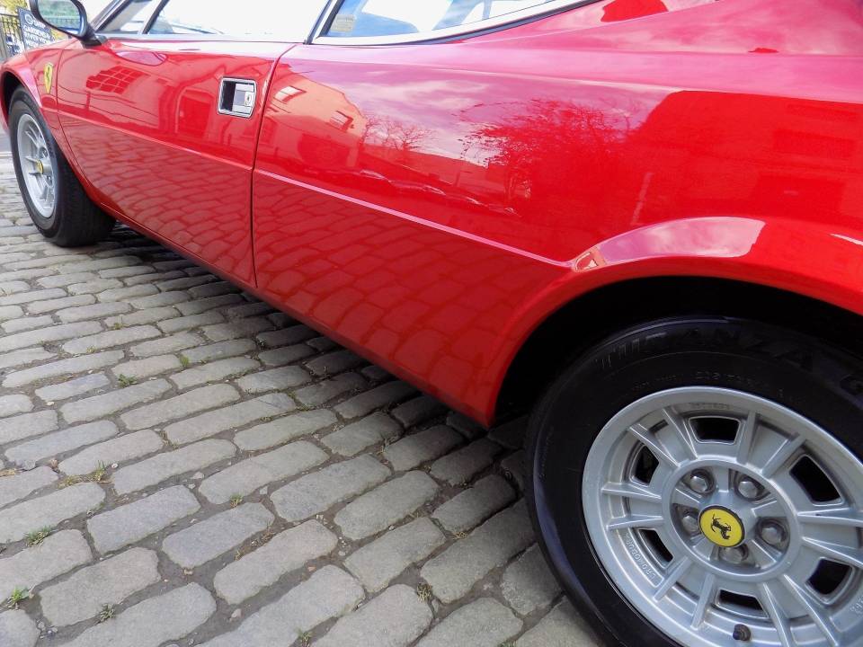 Image 32/50 de Ferrari 308 GT4 (1977)