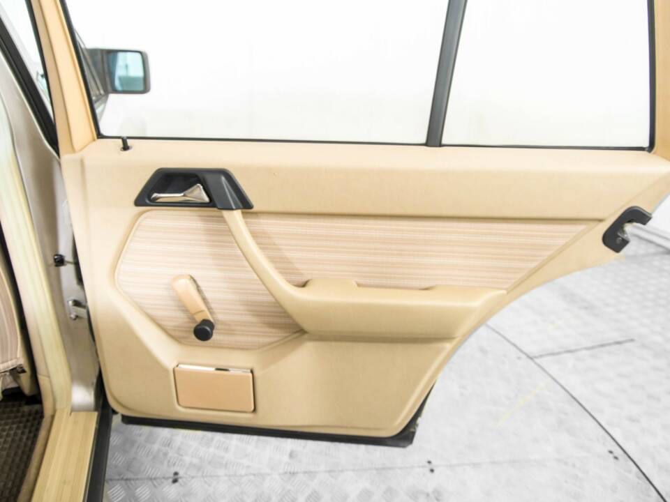 Bild 35/50 von Mercedes-Benz 230 TE (1987)