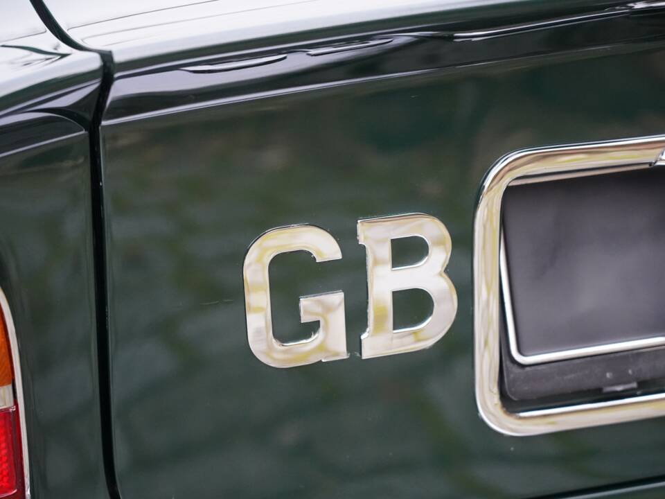 Image 16/22 de Aston Martin DB 6 Mk II (1970)