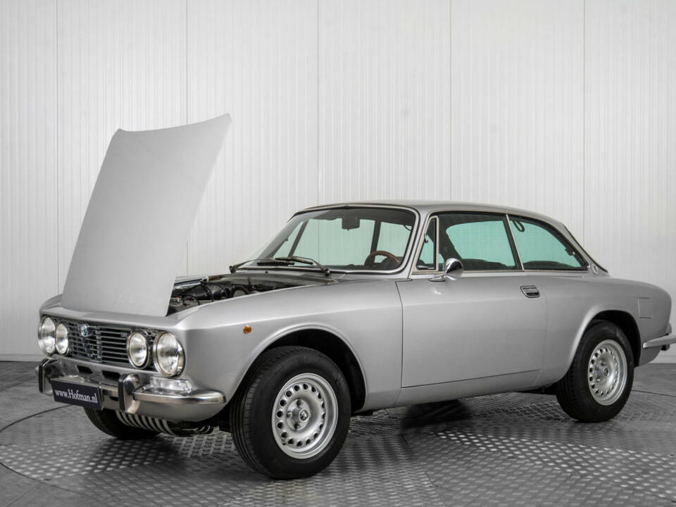 Image 38/50 of Alfa Romeo 2000 GT Veloce (1975)