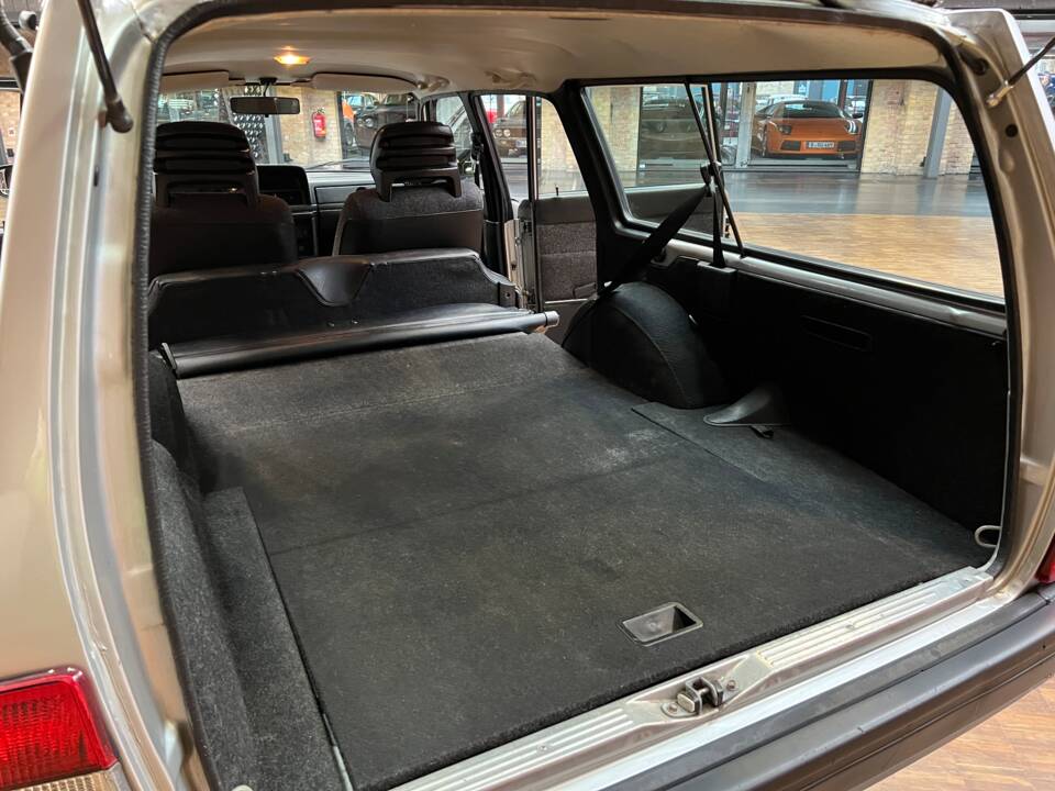 Bild 29/36 von Volvo 240 Polar (1990)