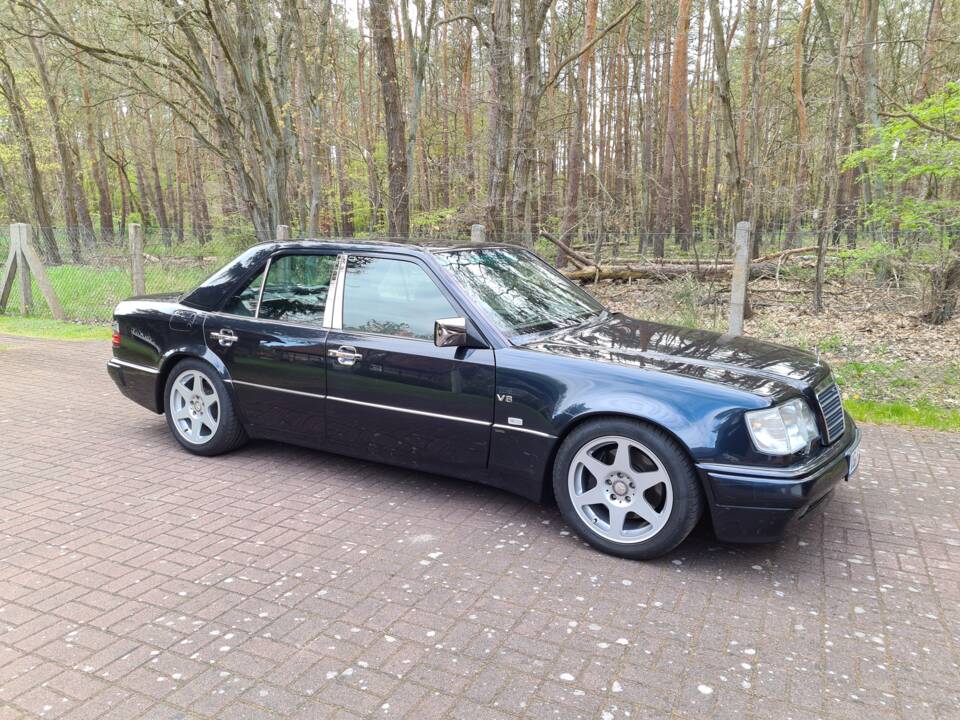 Bild 6/26 von Mercedes-Benz E 500 Limited (1994)