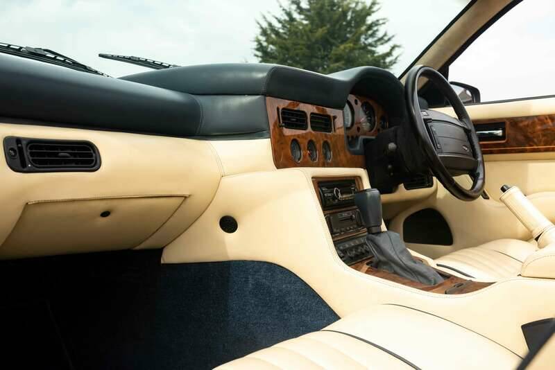 Imagen 30/50 de Aston Martin Virage Volante (1995)