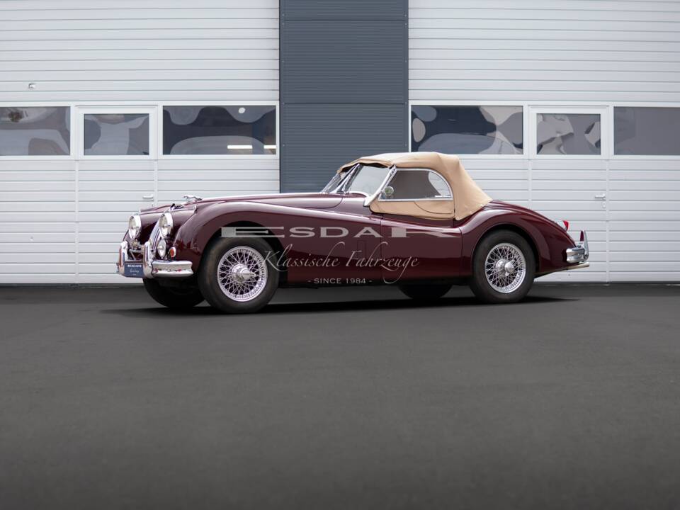 Image 2/32 de Jaguar XK 140 OTS (1955)