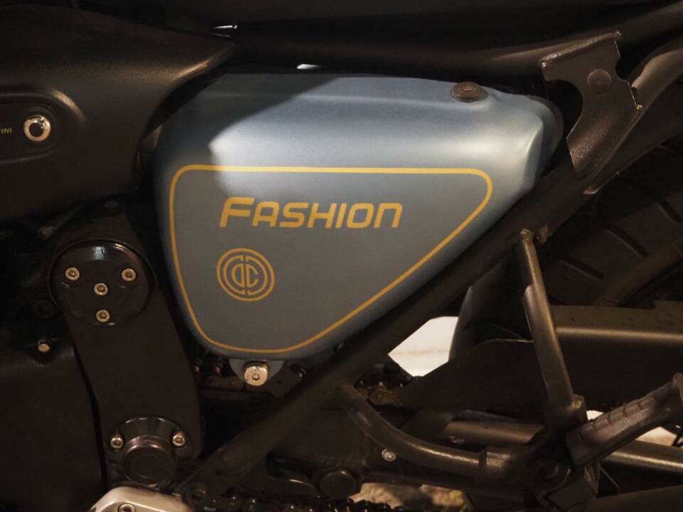 Imagen 17/30 de Triumph DUMMY (2000)