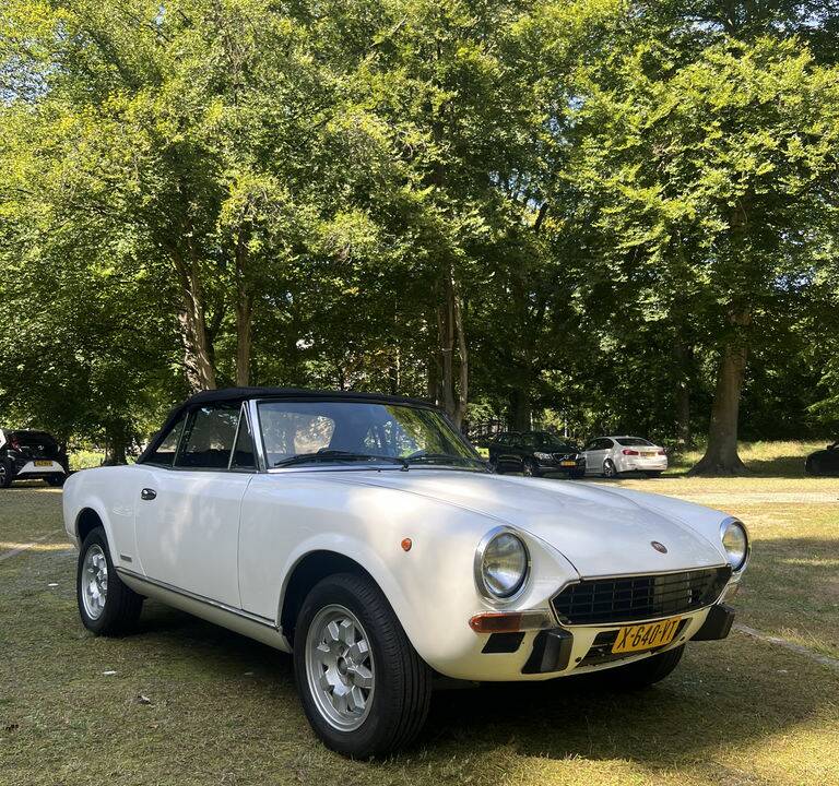 Image 4/8 of FIAT 124 Spider CS2 (1979)