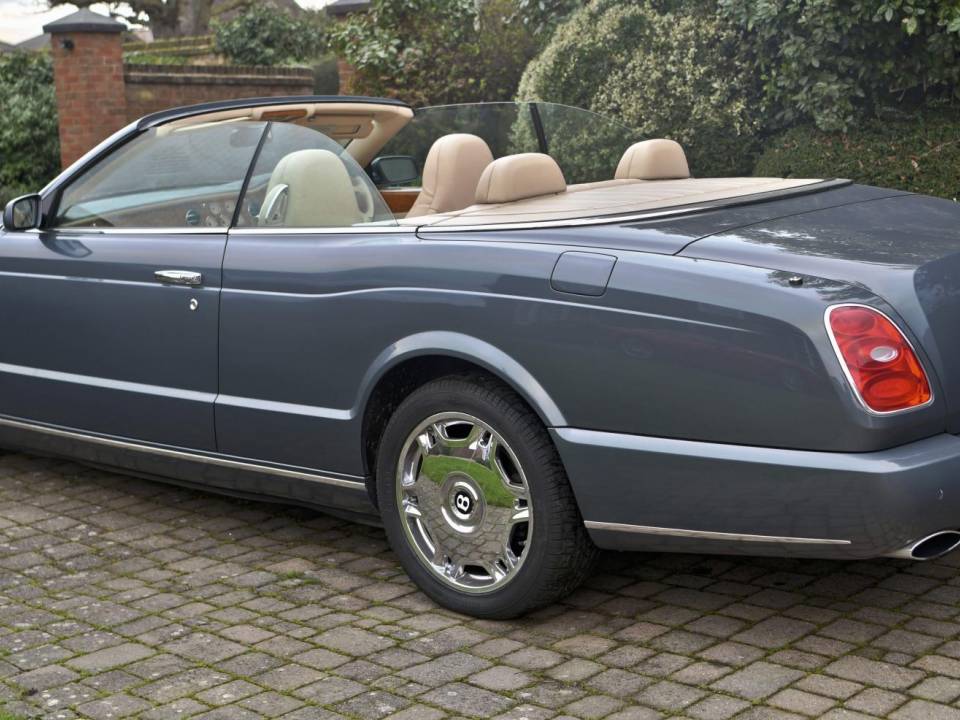 Image 13/50 of Bentley Azure (2007)