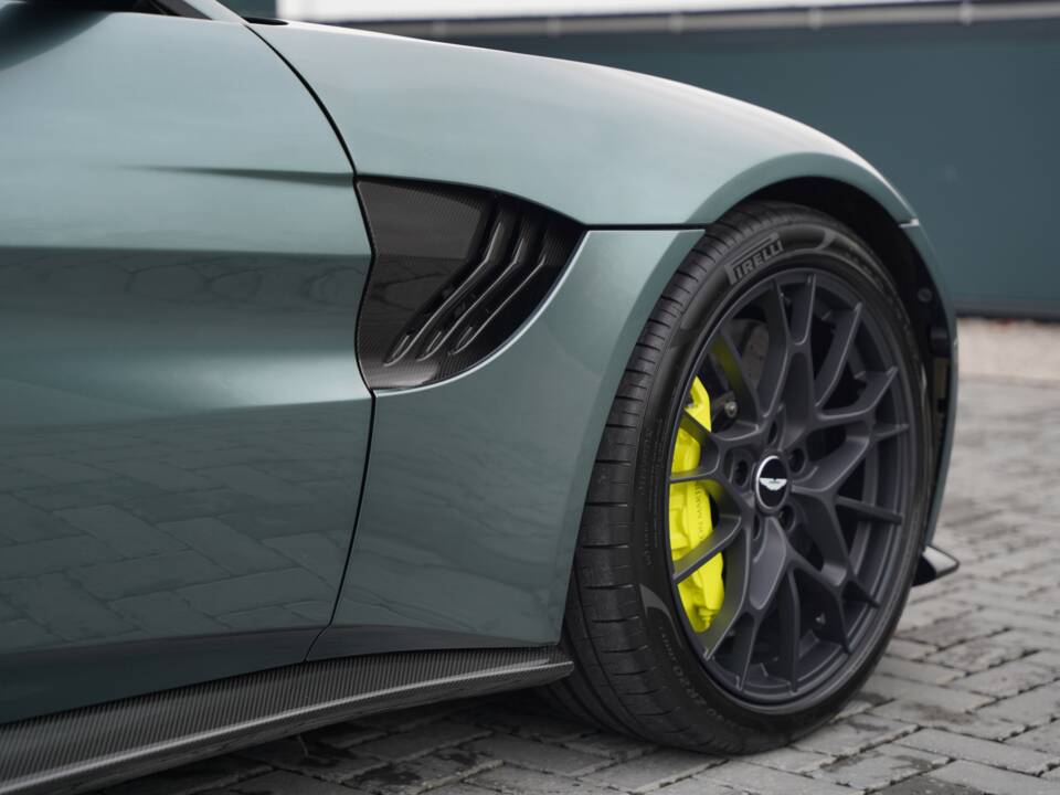 Bild 42/50 von Aston Martin V8 Vantage AMR (2020)