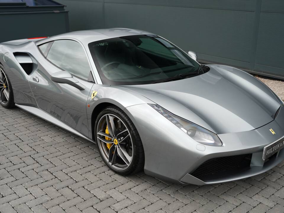 Image 22/50 of Ferrari 488 GTB (2017)
