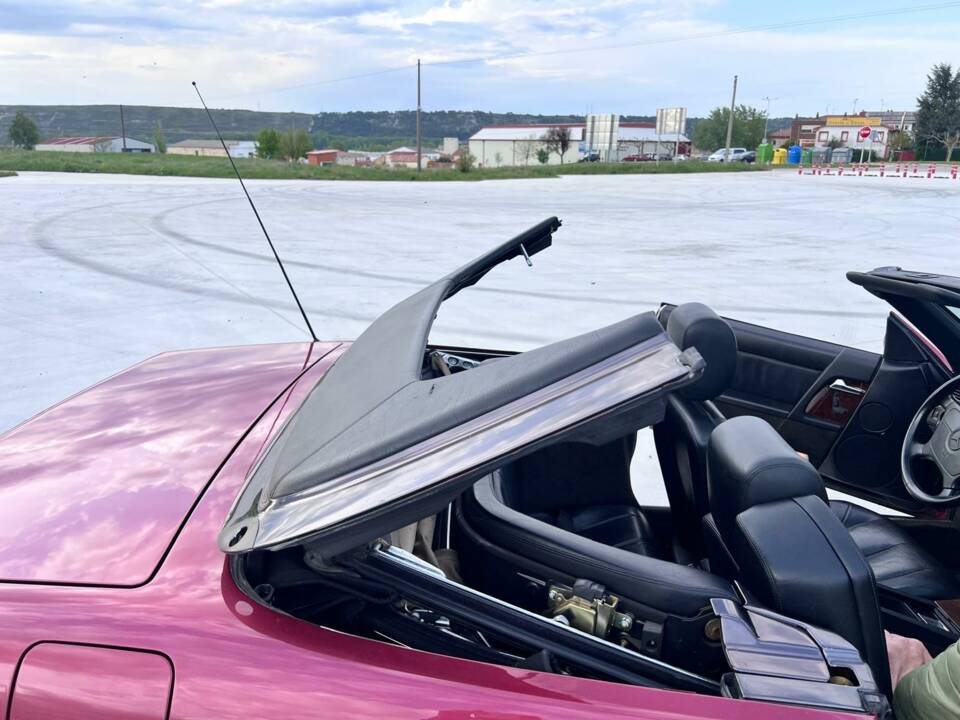 Image 19/30 of Mercedes-Benz 300 SL-24 (1992)