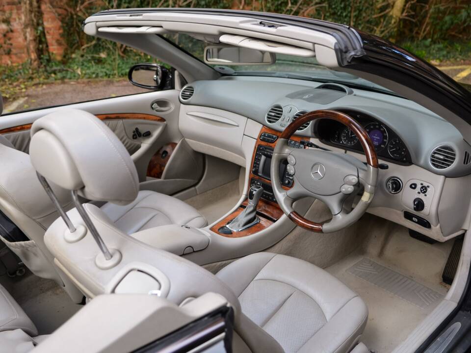 Image 4/46 de Mercedes-Benz CLK 500 (2004)