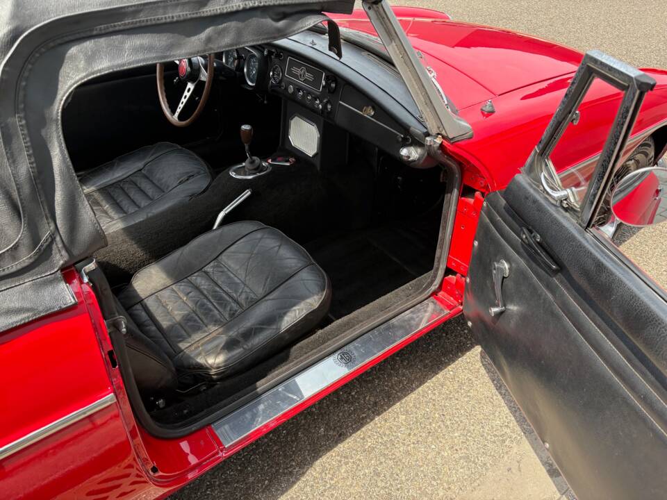 Imagen 9/21 de MG MGB (1964)