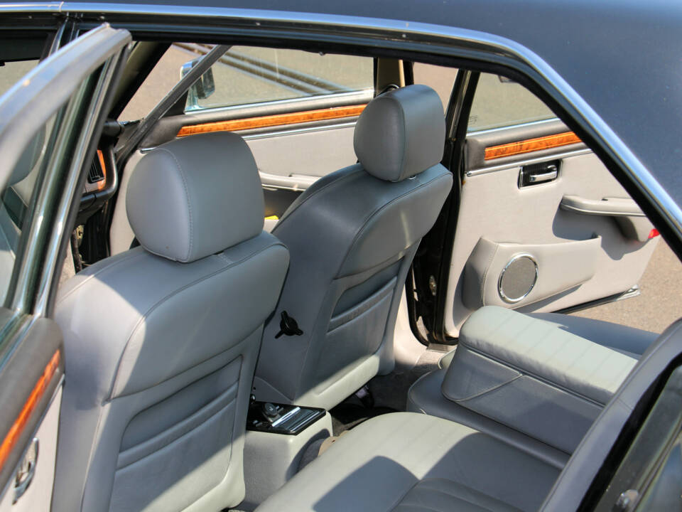 Bild 7/7 von Daimler Double Six (1992)