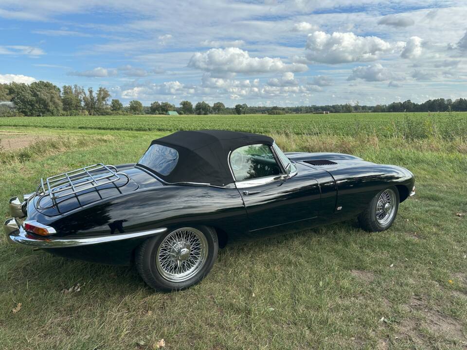 Image 4/23 de Jaguar Type E 4.2 (1964)