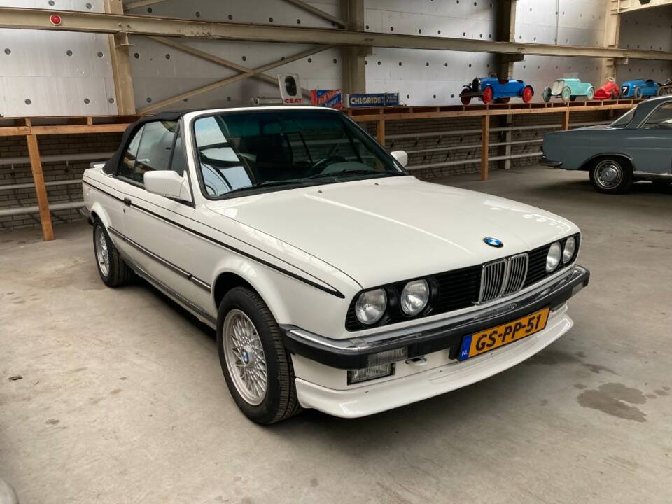 Image 13/34 de BMW 325i (1987)