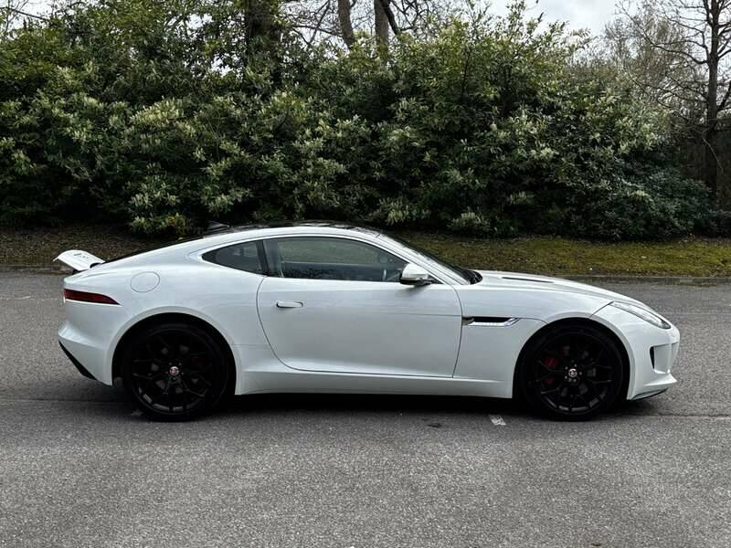 Image 4/50 of Jaguar F-Type (2014)
