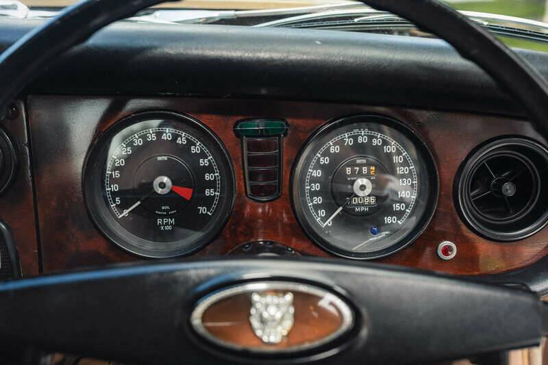 Image 12/50 of Jaguar XJ 12 (1972)