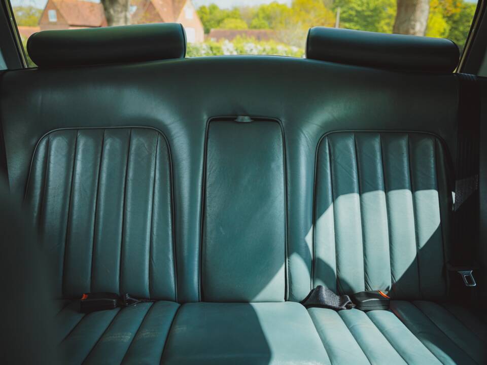 Image 21/42 of Rolls-Royce Silver Shadow II (1977)