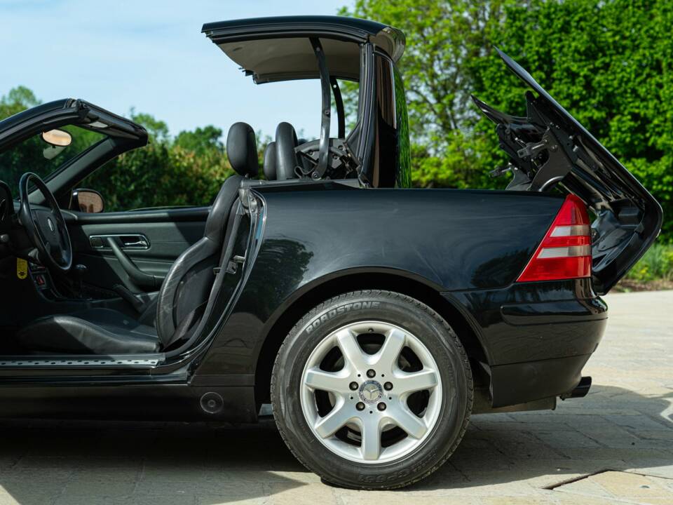 Image 15/50 of Mercedes-Benz SLK 200 Kompressor (1998)