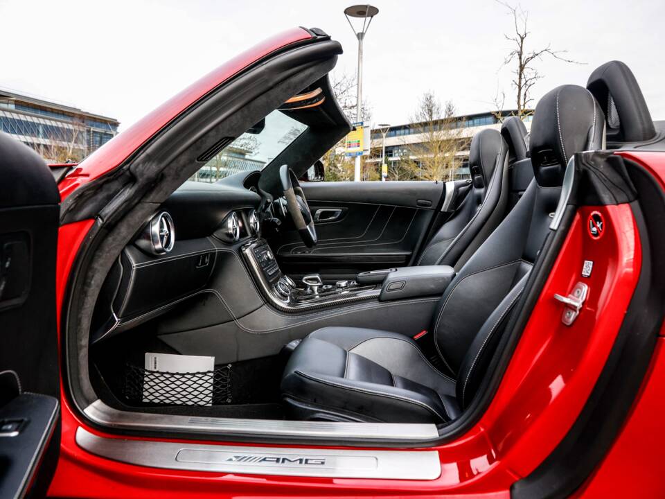 Image 19/40 of Mercedes-Benz SLS AMG Roadster (2011)