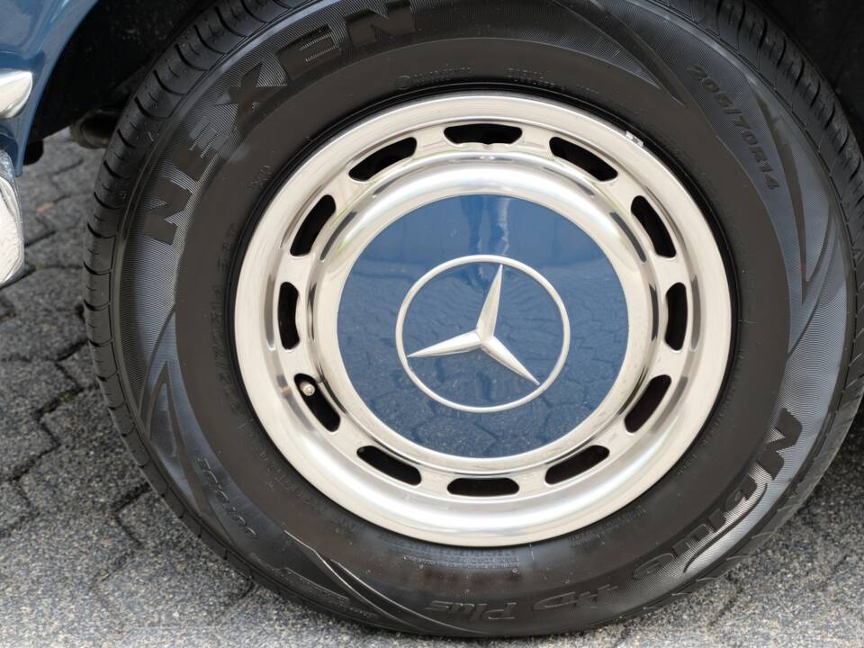 Image 52/76 de Mercedes-Benz 220 S b (1963)