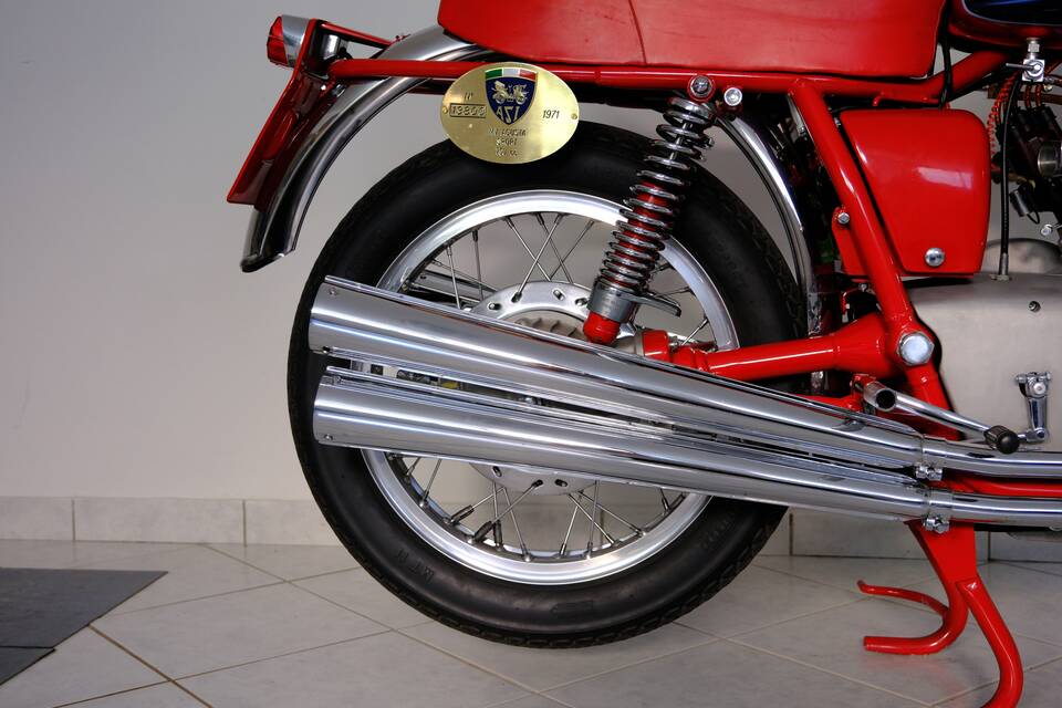 Image 13/99 of MV Agusta 750 Sport (1971)