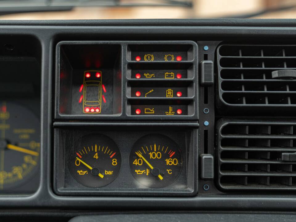 Image 47/50 of Lancia Delta HF Integrale 16V (1989)