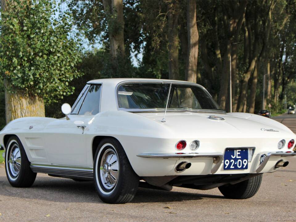 Bild 2/30 von Chevrolet Corvette Sting Ray Convertible (1964)